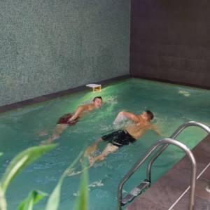Bazén s protiprúdom vo Wellness & Relax Centre Hotela Mikado