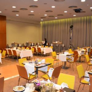 Pripravené stoly na večer Babinec - akcia Hotela Mikado