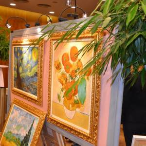 Výstava obrazov v hoteli Mikado: autor p. Dondé